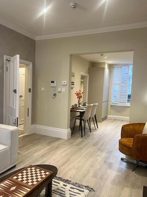 New Flat In Holland Park Apartment Лондон Екстериор снимка